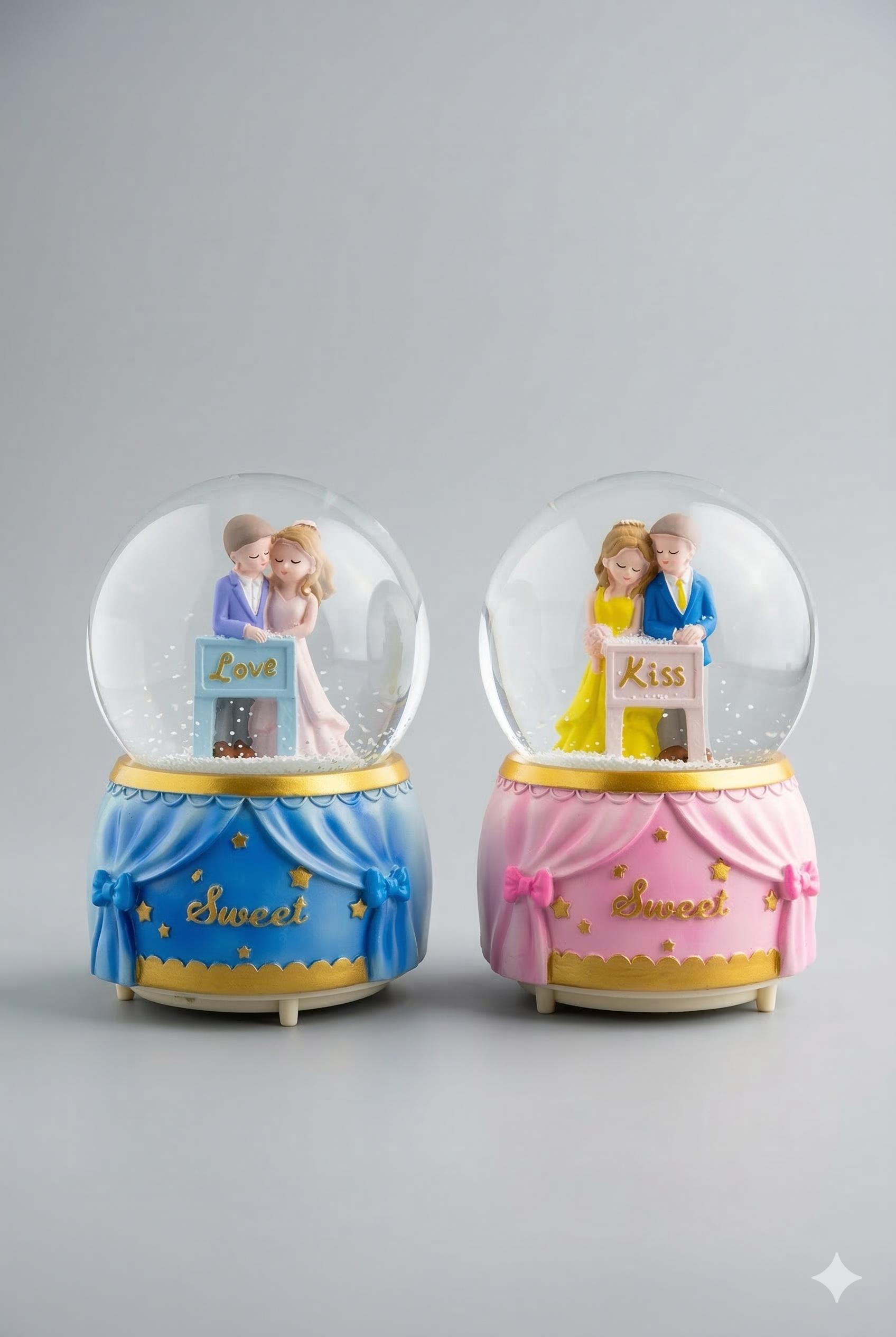 Aşk ve Öpücük Temalı Dekoratif Kar Küresi