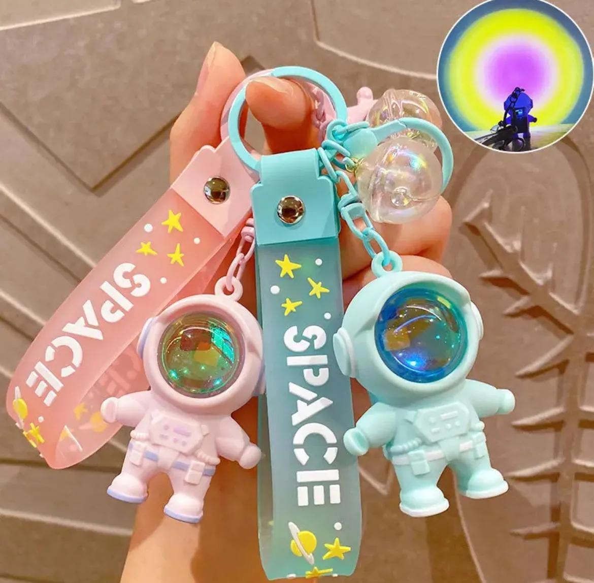 Mini Astronot Işıklı Anahtarlık Sunset