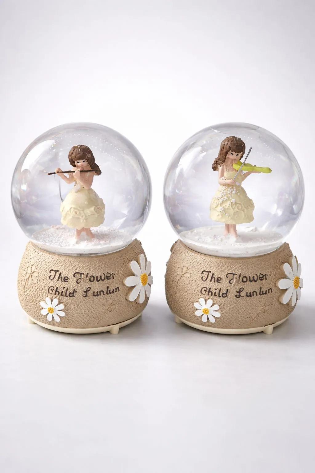 Müzikli Işıklı Kar Küresi – Keman Çalan Kız Figürlü Dekoratif Snow Globe (The Flower Child Lunlun)