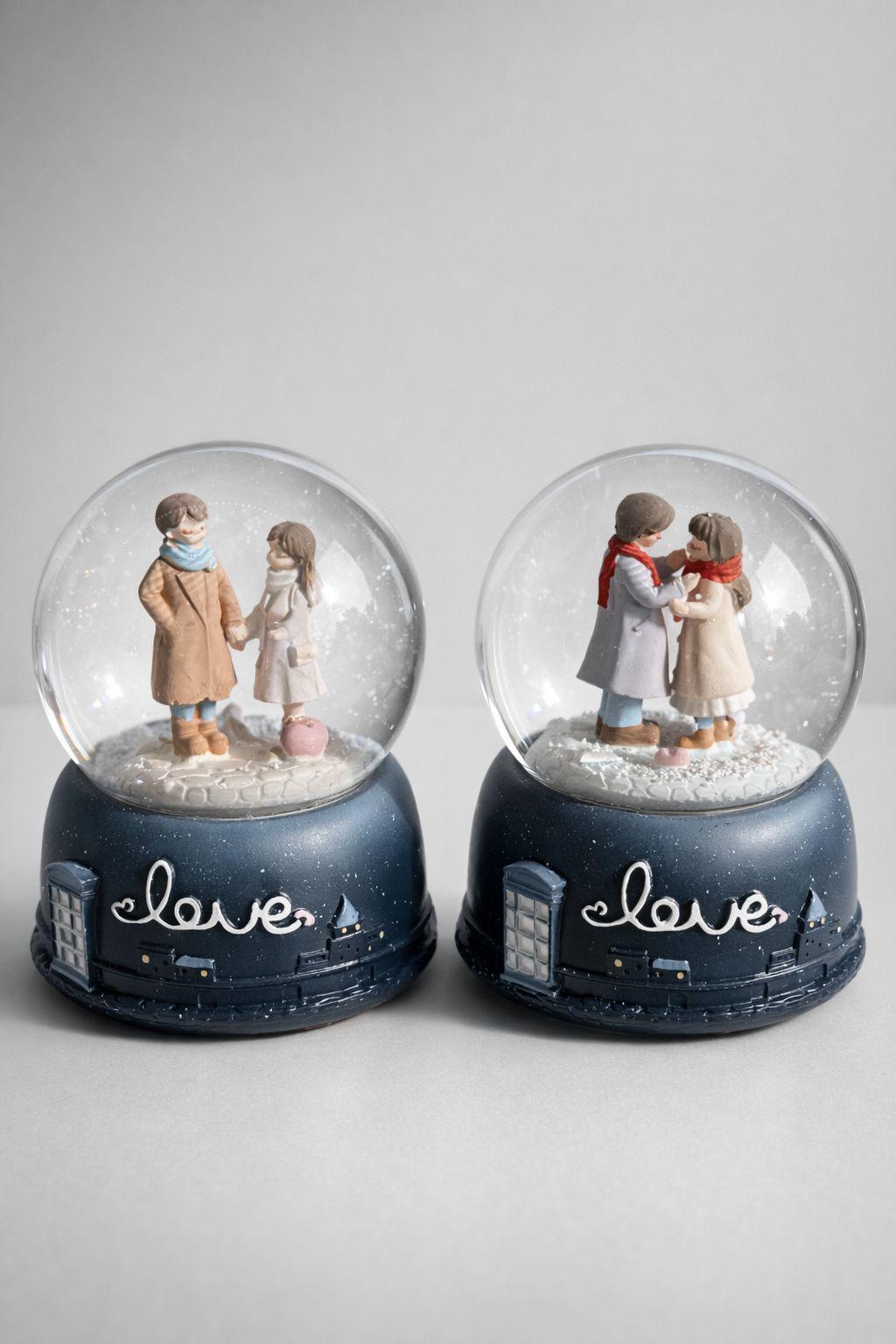 Romantik Love Kar Küresi – Işıklı Çift Figürlü Dekoratif Kar Küresi | Sevgililer Günü Hediyesi