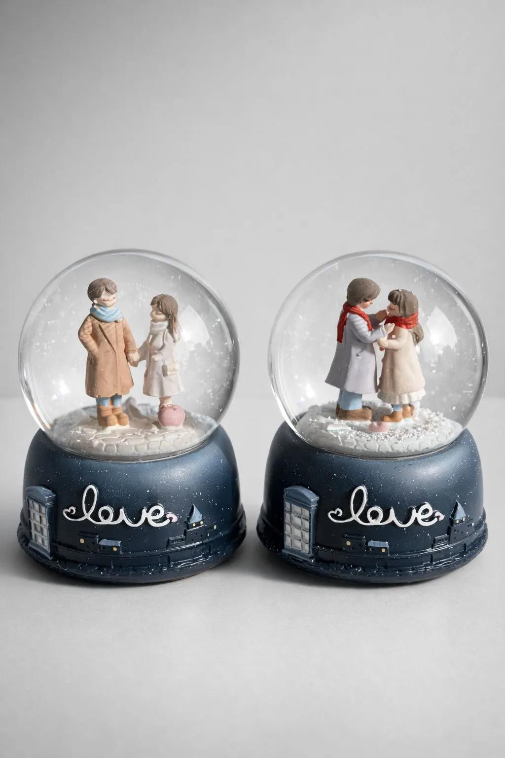Romantik Love Kar Küresi – Işıklı Çift Figürlü Dekoratif Kar Küresi | Sevgililer Günü Hediyesi