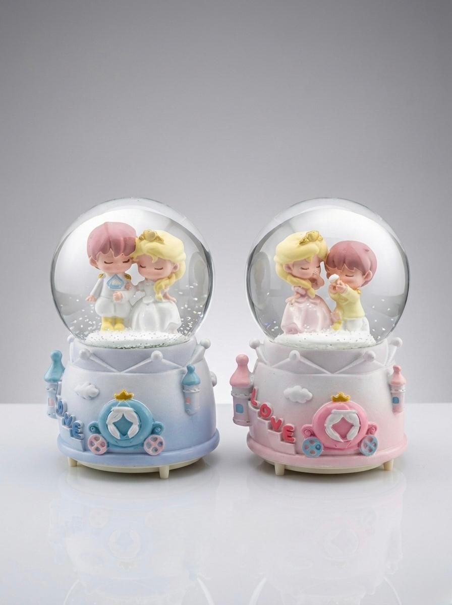 Sonsuz Aşk Masalı Işıklı ve Müzikli Prens & Prenses Kar Küresi
